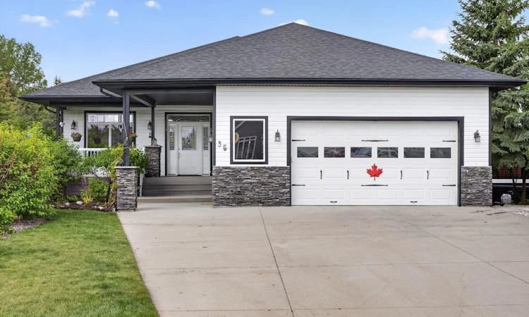 35 Vantage Crescent