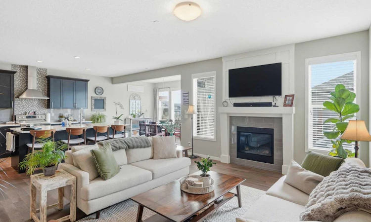 186 Howse Rise NE