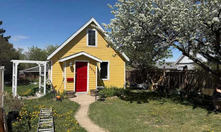 3922A 46 Street