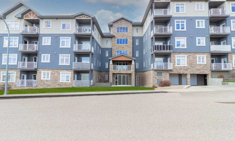305-19 Terrace View NE