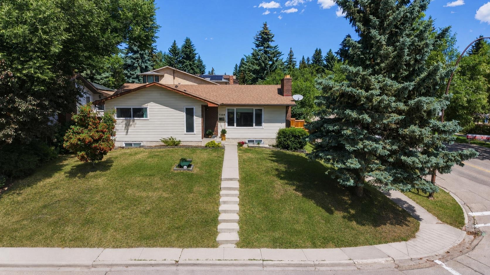 7304 Silver Springs Road NW, Calgary, AB, T3B 4E6