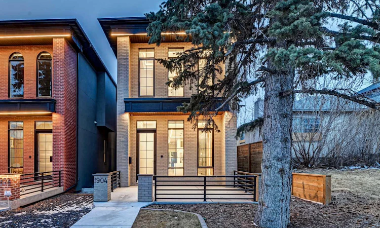 1904 13 Street SW