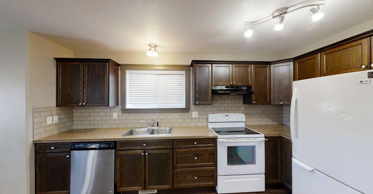 A-11246 75a Avenue, Grande Prairie, AB, T8W 0C3 - 6