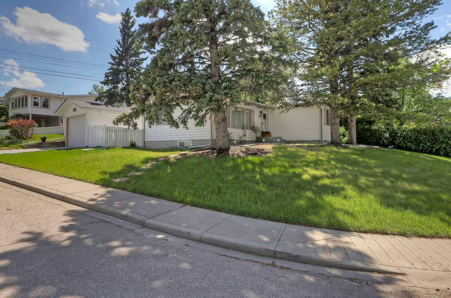 185 Springwood Drive SW, Calgary, AB, T2W 0L2
