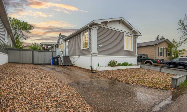 160 Grey Crescent