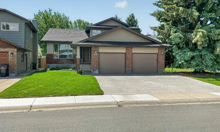 63 Wildwood Crescent W
