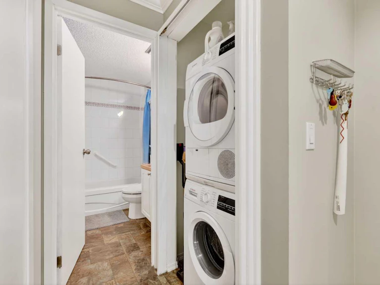 203-727 56 Avenue SW, Calgary, AB, T2V 4Z8 - 24