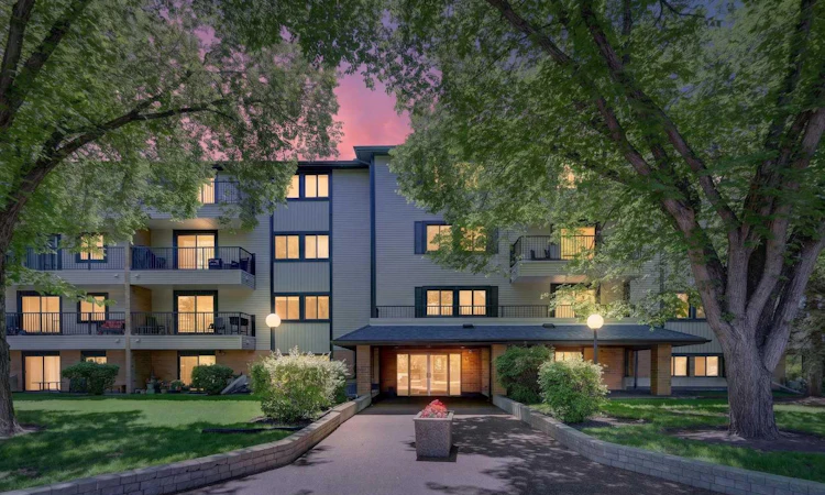 203-727 56 Avenue SW