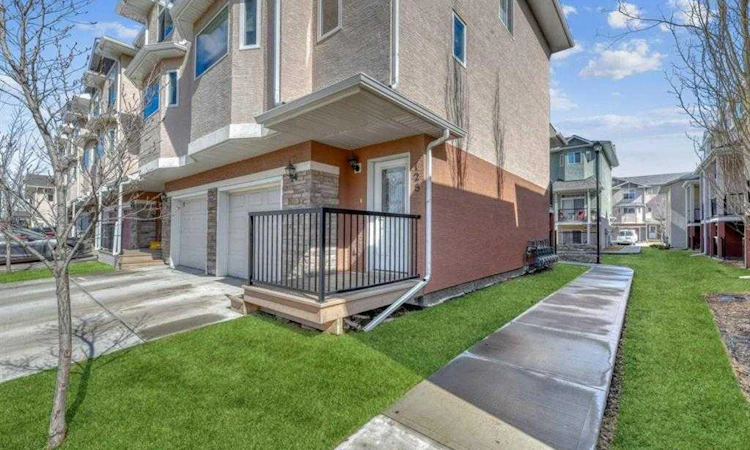 128 Strathcona Circle