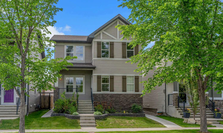 240 Elgin Meadows Way SE
