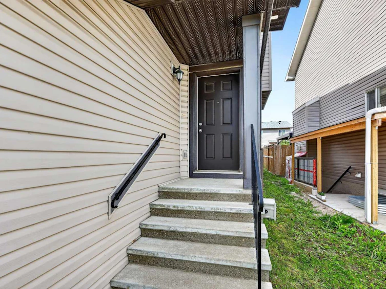 490 New Brighton Drive SE, Calgary, AB, T2Z 0K1 - 2