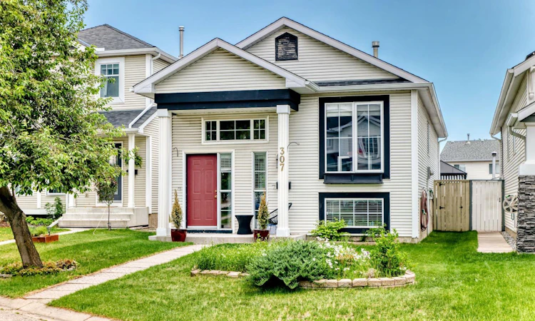 307 Mt Lorette Place SE