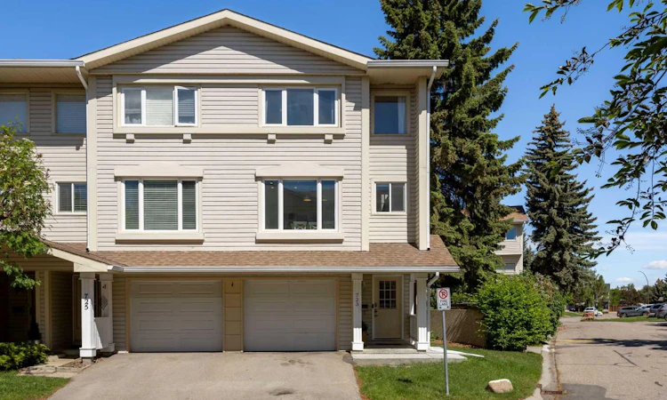 723 Queenston Terrace SE
