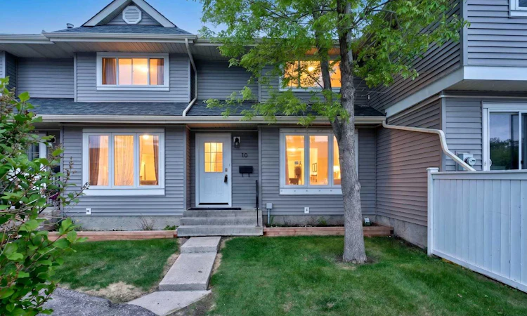 10 Falconer Terrace NE
