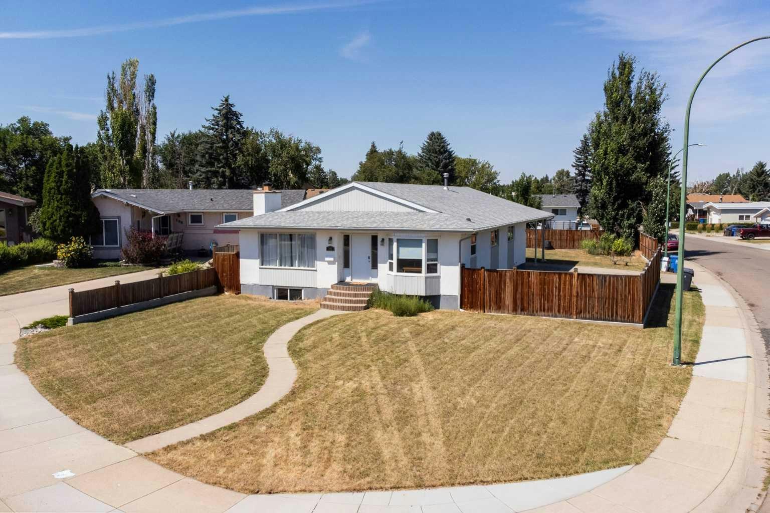 96 Oxford Road W, Lethbridge, AB, T1K 4V4