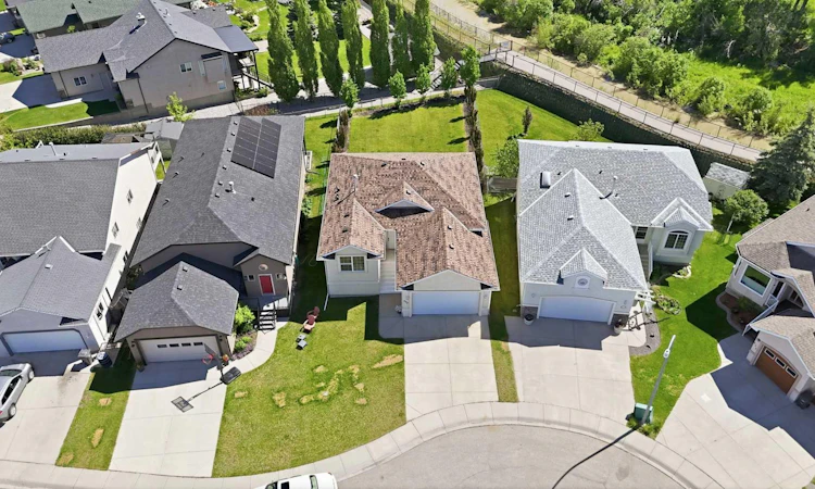 408 Lineham Acres Bay NW