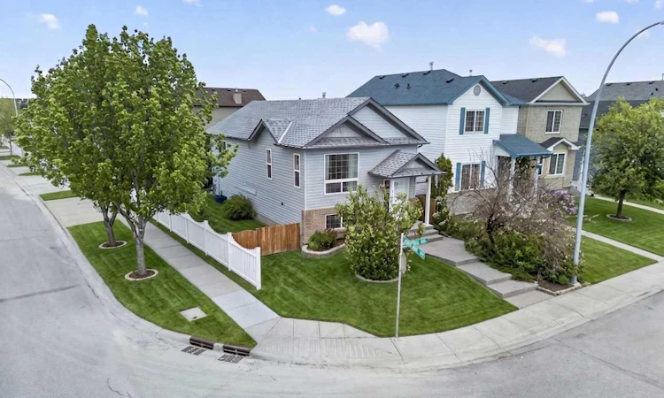171 Saddlemont Crescent NE