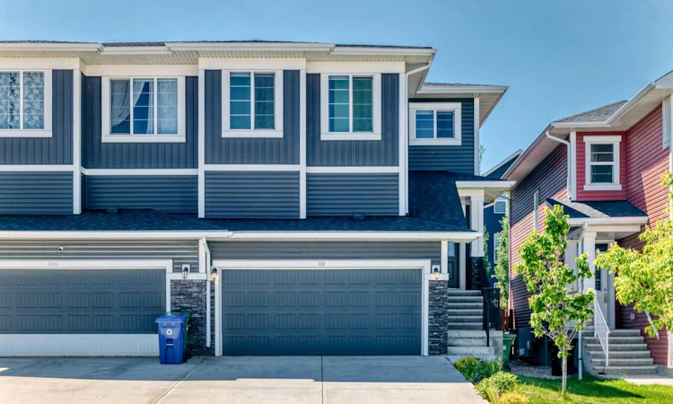 110 Crestbrook Way SW