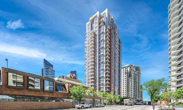 1305-650 10 Street SW