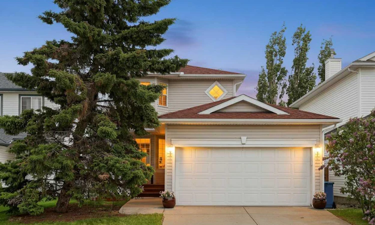 84 Hidden Spring Close NW