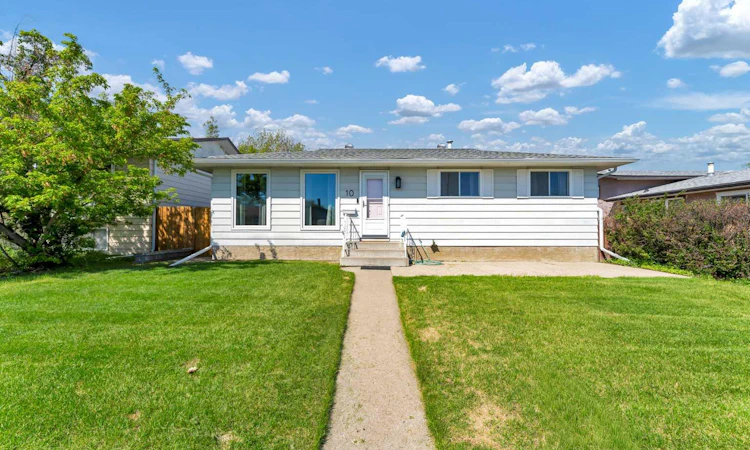 10 Hayward Court NE