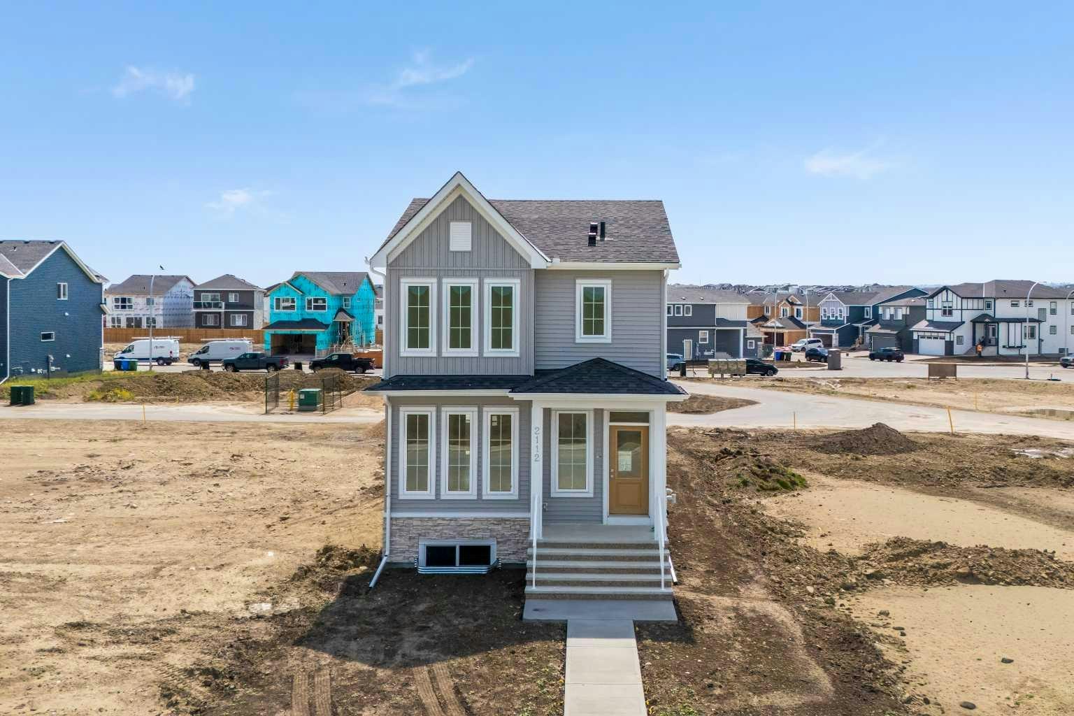 2112 152 Avenue NW, Calgary, AB, T3P 2Y8