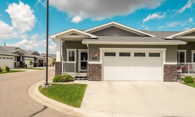 1-322 Northlander Bend