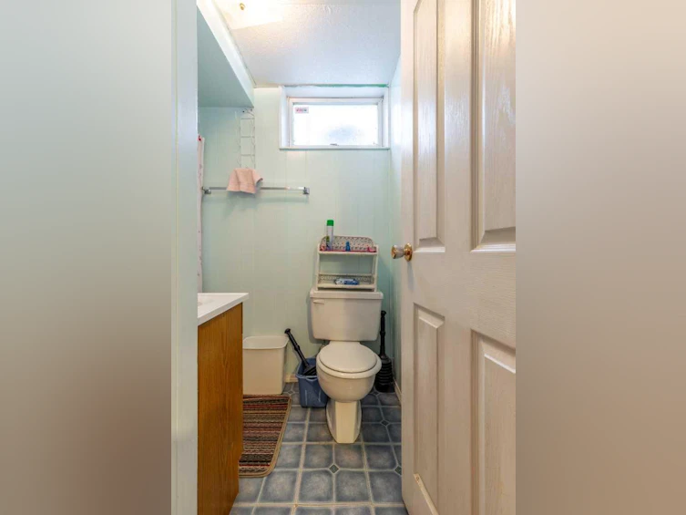 2305 7 Avenue N, Lethbridge, AB, T1H 0Z2 - 32