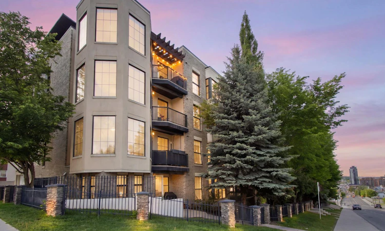303-2307 14 Street SW