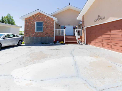 214 3 Street W - 2