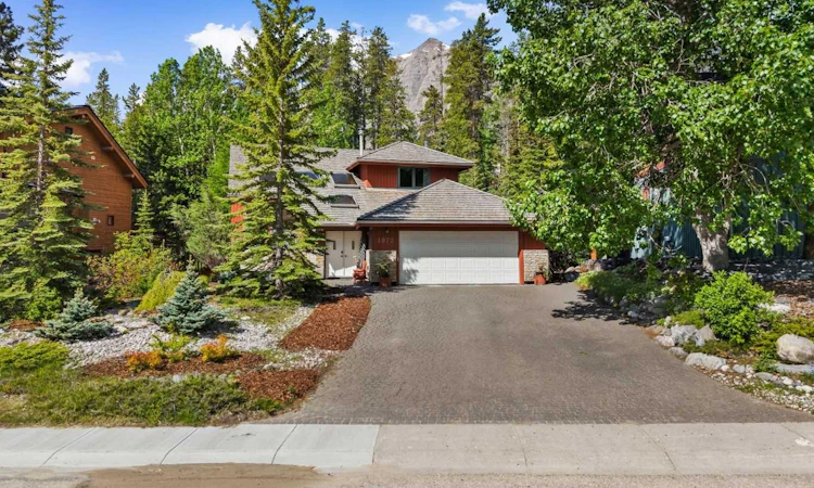 1072 Evergreen