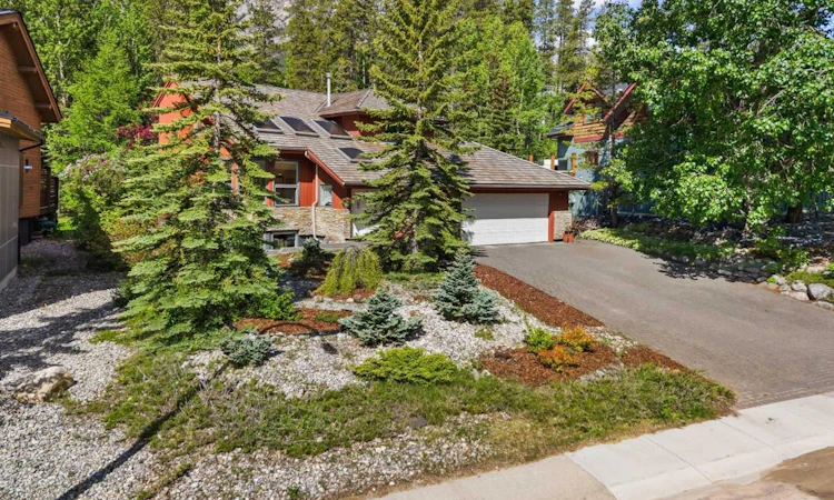 1072 Evergreen