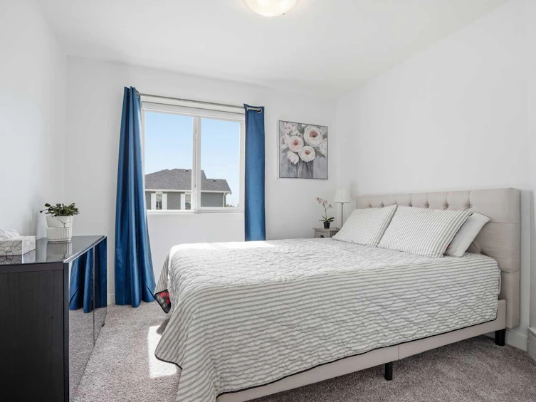 30 Juniper Street, Okotoks, AB, T1S 5S2 - 30