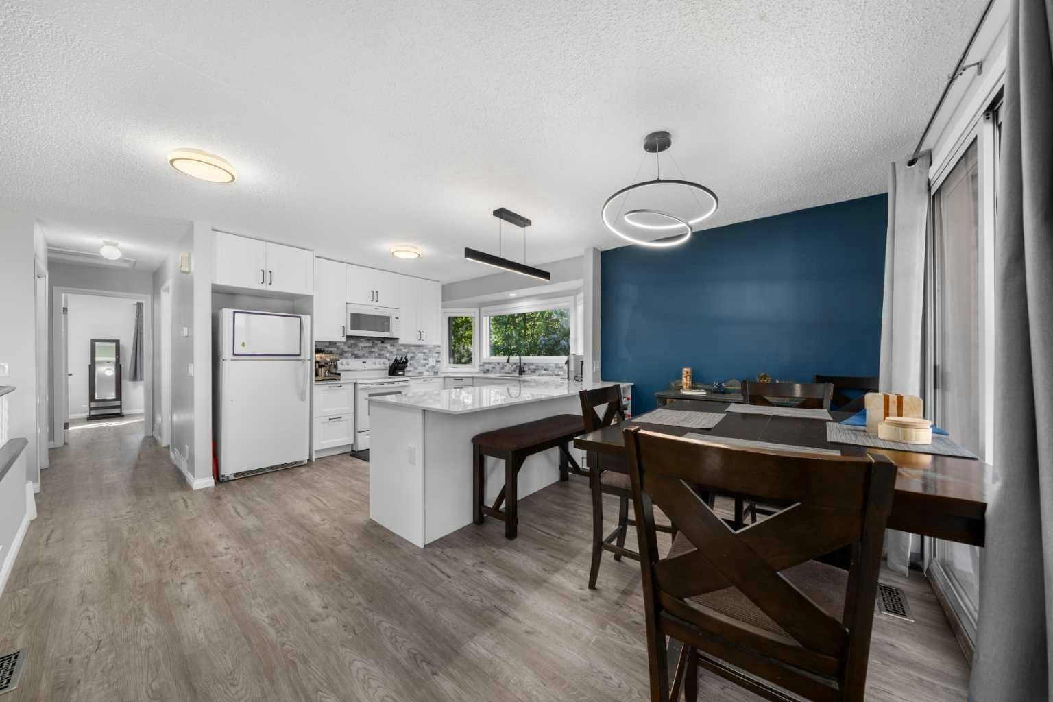 24 Cedardale Rise SW, Calgary, AB, T2W 3Y5