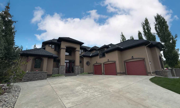 102 Appleyad Cove