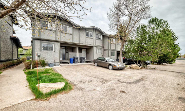 144-7172 Coach Hill Road SW
