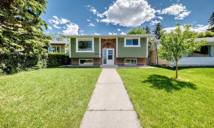 170 Lake Sylvan Close SE