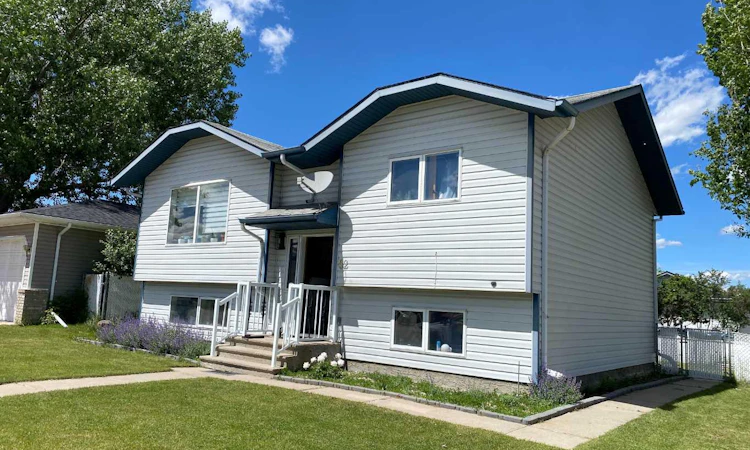 52 Upland Drive W