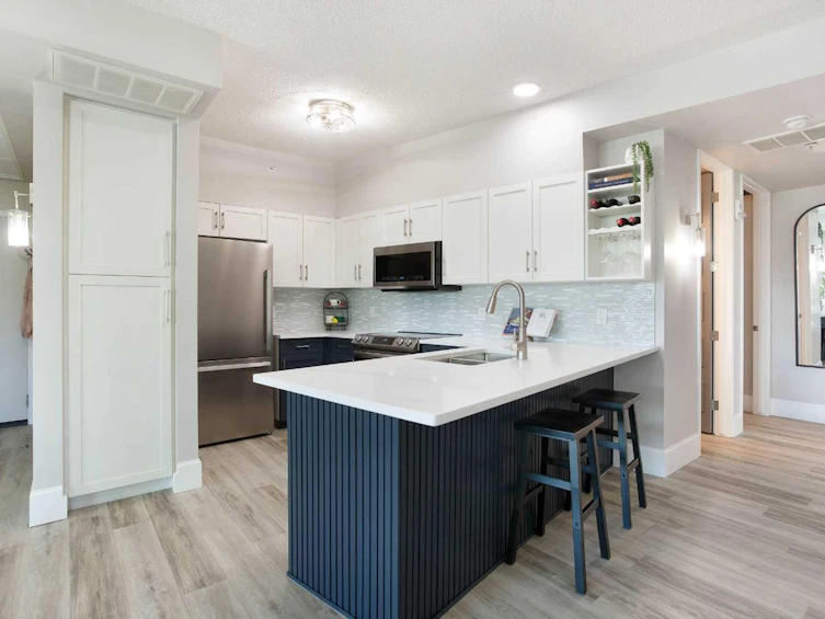 201-205 Riverfront Avenue SW, Calgary, AB, T2P 5K4