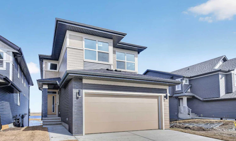 211 Corner Glen Crescent NE