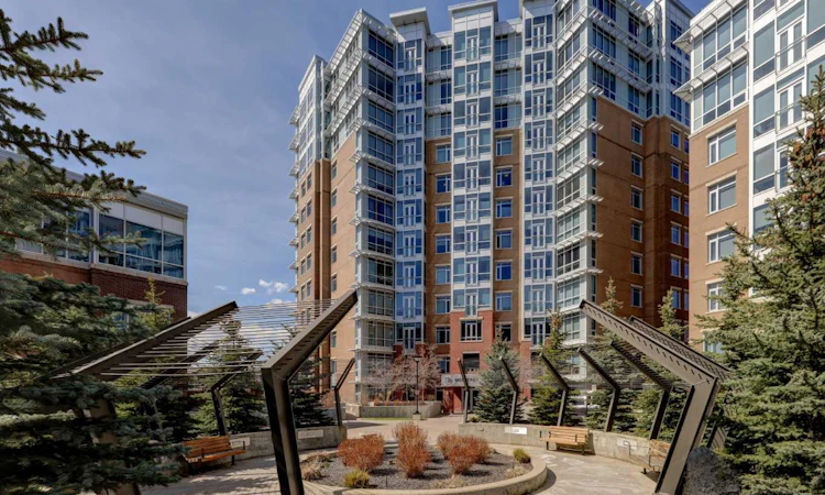 810-16 Varsity Estates Circle NW