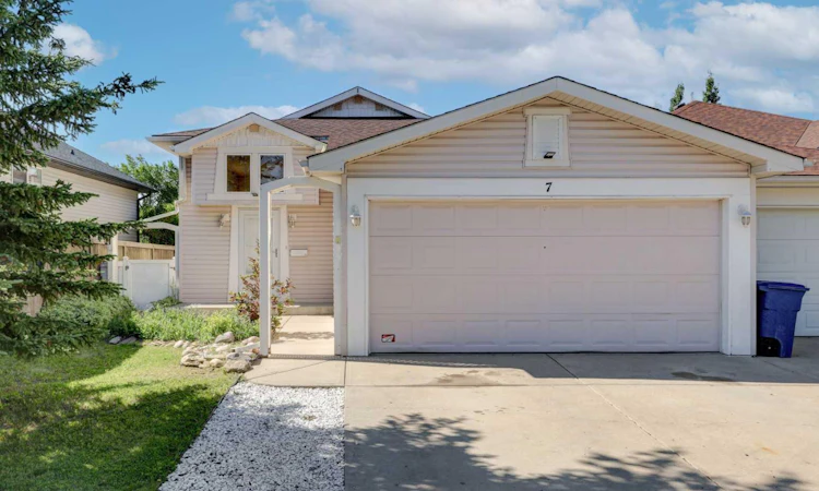 7 Canoe Close