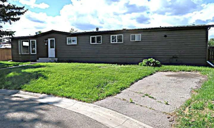 28 Riley Street NE