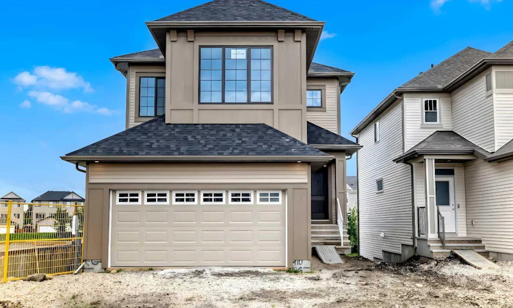 310 Montrose Crescent SE