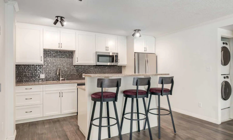 102-126 24 Avenue SW