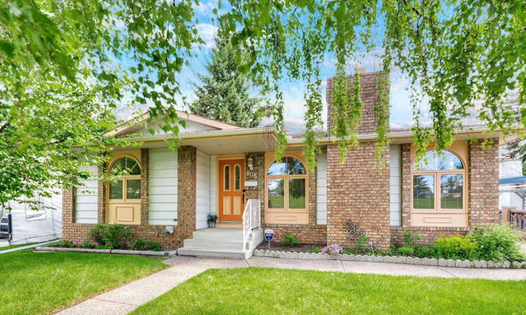 808 Canterbury Drive SW