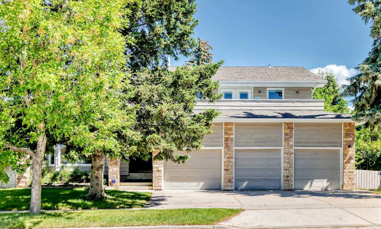 1912 Palliser Drive SW