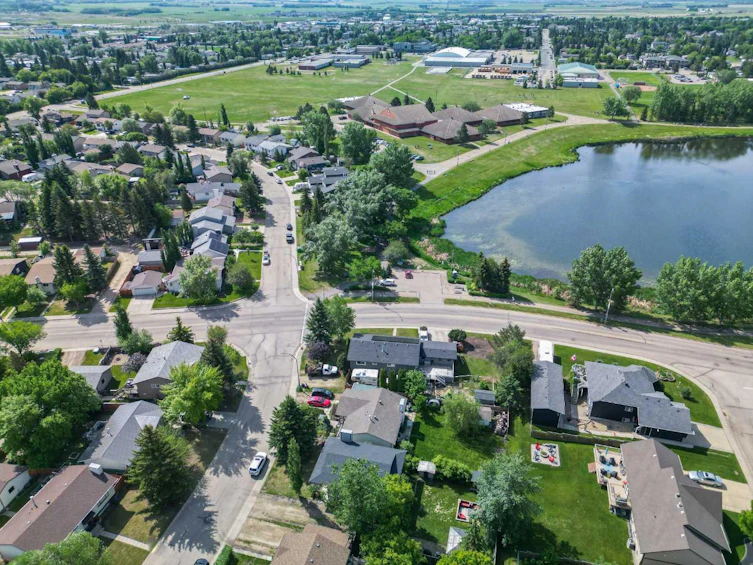 6 Maple Bay, Lacombe, AB, T4L 1V5 - 11