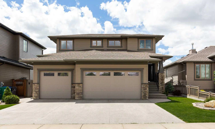 788 Canyonview Close W