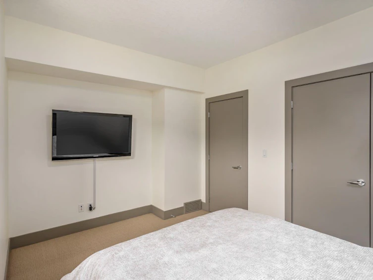 1826 37 Avenue SW, Calgary, AB, T3E 3A3 - 38